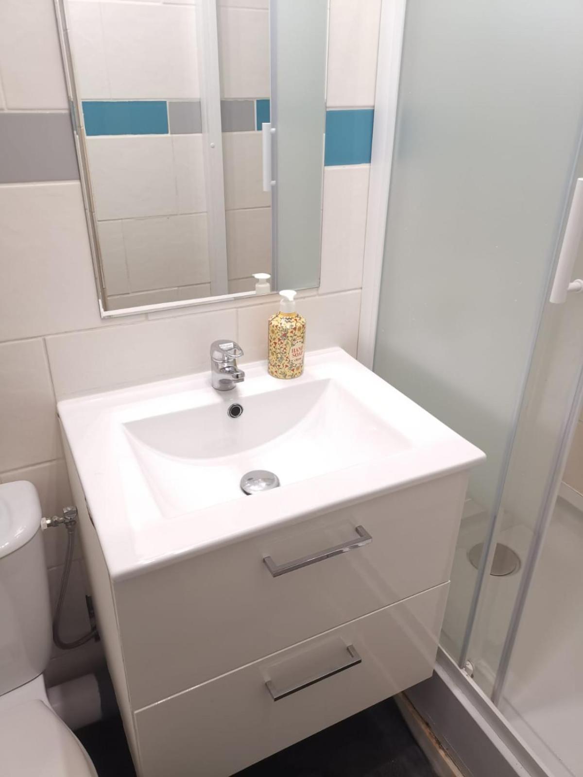 11 Bien Situe Et Fonctionnel Apartamento